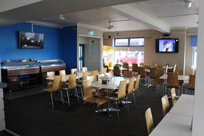 Lunch and dinner served, beach views  - Beach Hotel (Burnie)