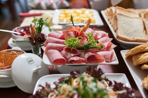含自助早餐