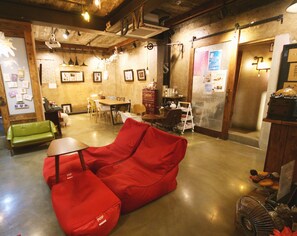 Lobby sitting area - Daemyung Guesthouse (Jeonju)