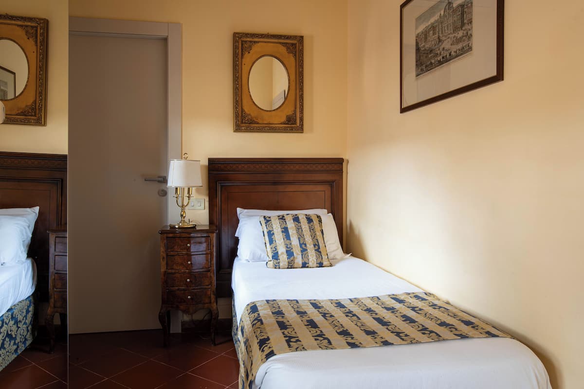 Single Room | 1 bedroom, Egyptian cotton sheets, premium bedding, down comforters