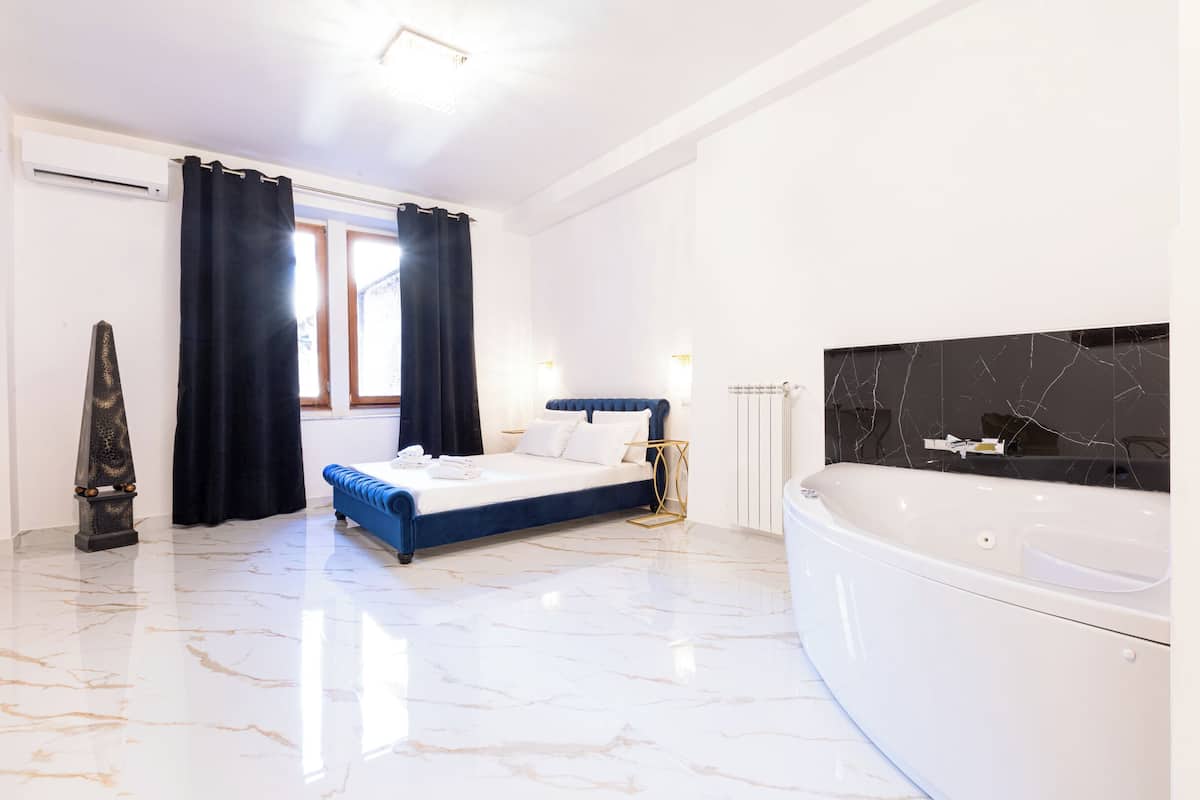 Deluxe Suite | 1 bedroom, Egyptian cotton sheets, premium bedding, down comforters