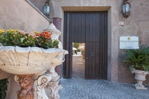 Façana frontal de l'allotjament