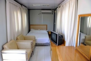 ميني بار وأسرّة قابلة للطي وواي فاي مجانًا