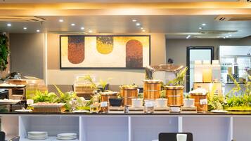 Frokostbuffé hver dag (THB 250 per person)