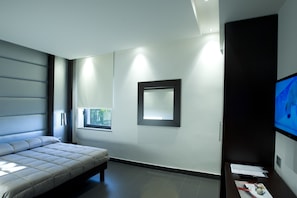 Roupas de cama premium, frigobar, cofres nos quartos, escrivaninha
