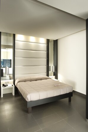 Hochwertige Bettwaren, Minibar, Zimmersafe, Schreibtisch