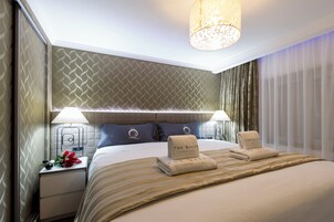 Classic Apartment, 1 Bedroom | Desk, blackout drapes, soundproofing, iron/ironing board