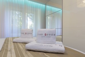 Romantic Apartment, 1 Bedroom | Desk, blackout drapes, soundproofing, iron/ironing board - The Queen Luxury Apartments Villa Vinicia (Luxembourg City)