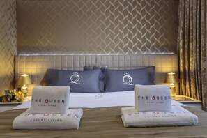Deluxe Apartment, 1 Bedroom | Desk, blackout curtains, soundproofing, iron/ironing board - The Queen Luxury Apartments Villa Vinicia (Luxembourg City)