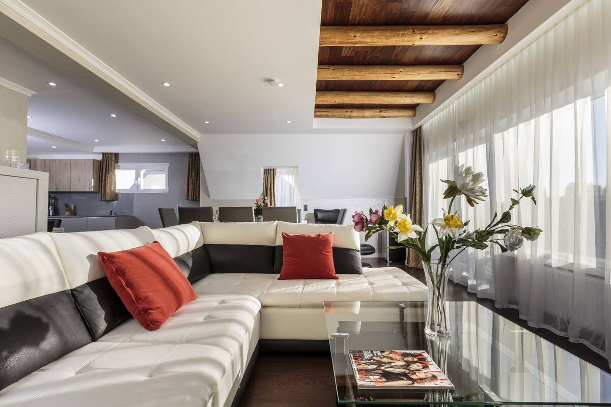 Grand Apartment, 2 Bedrooms | Living room