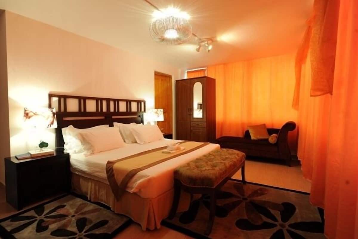 Suite Eksekutif | Minibar, brankas, meja kerja, dan tempat tidur lipat/tambahan