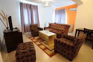 Suite – executive | Oppholdsområde | Flatskjerm-TV