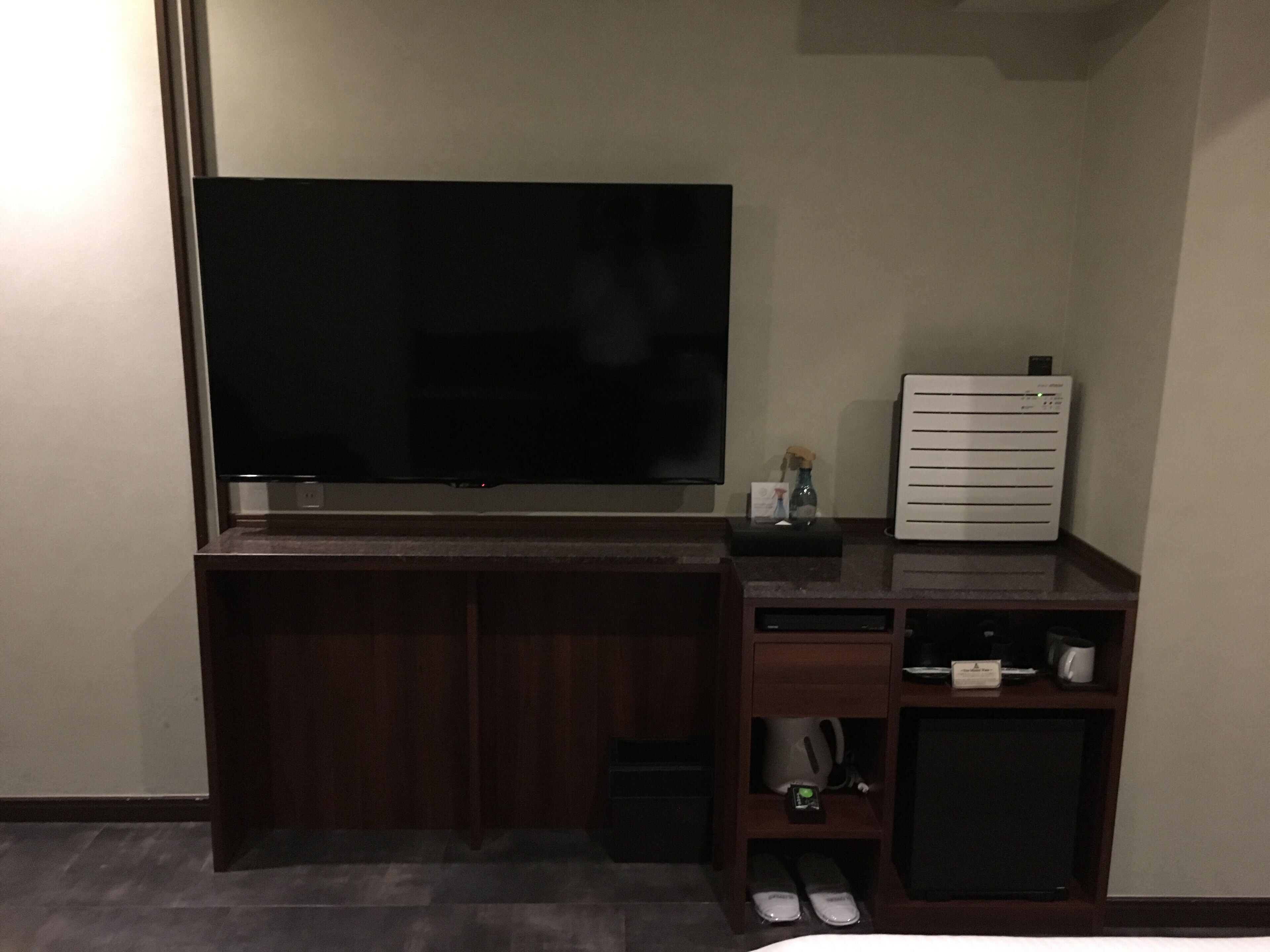 blackout curtains, free wifi