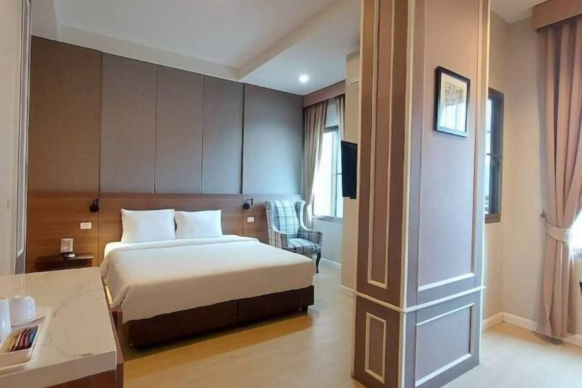 Caja de seguridad en la habitación y escritorio