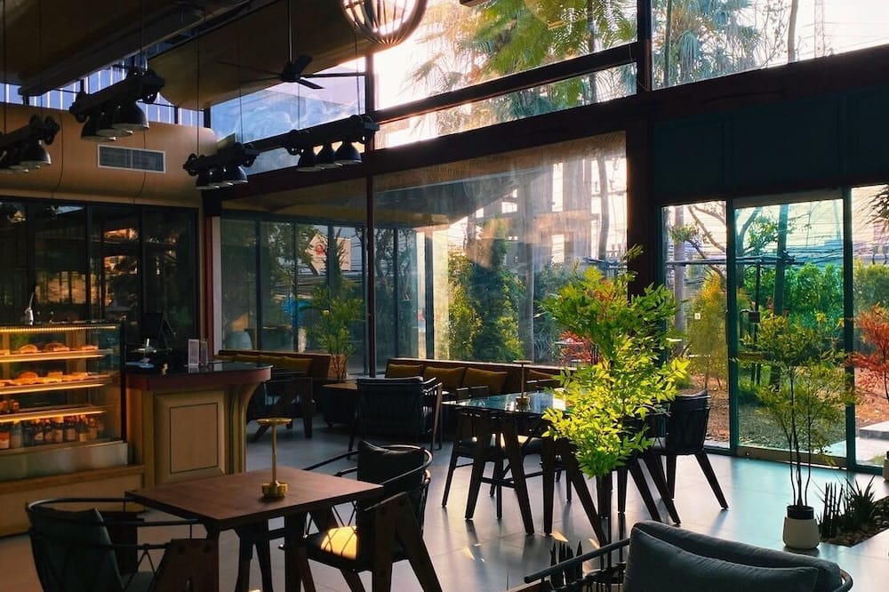 J Park Hotel