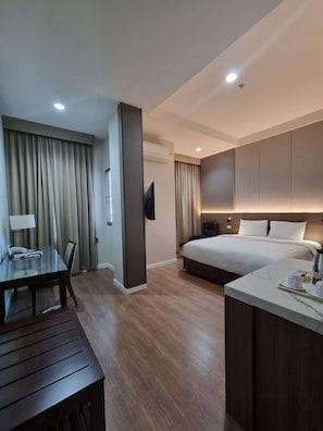Superior Double Room | In-room safe, desk, laptop workspace, blackout drapes - J Park Hotel (Chonburi)