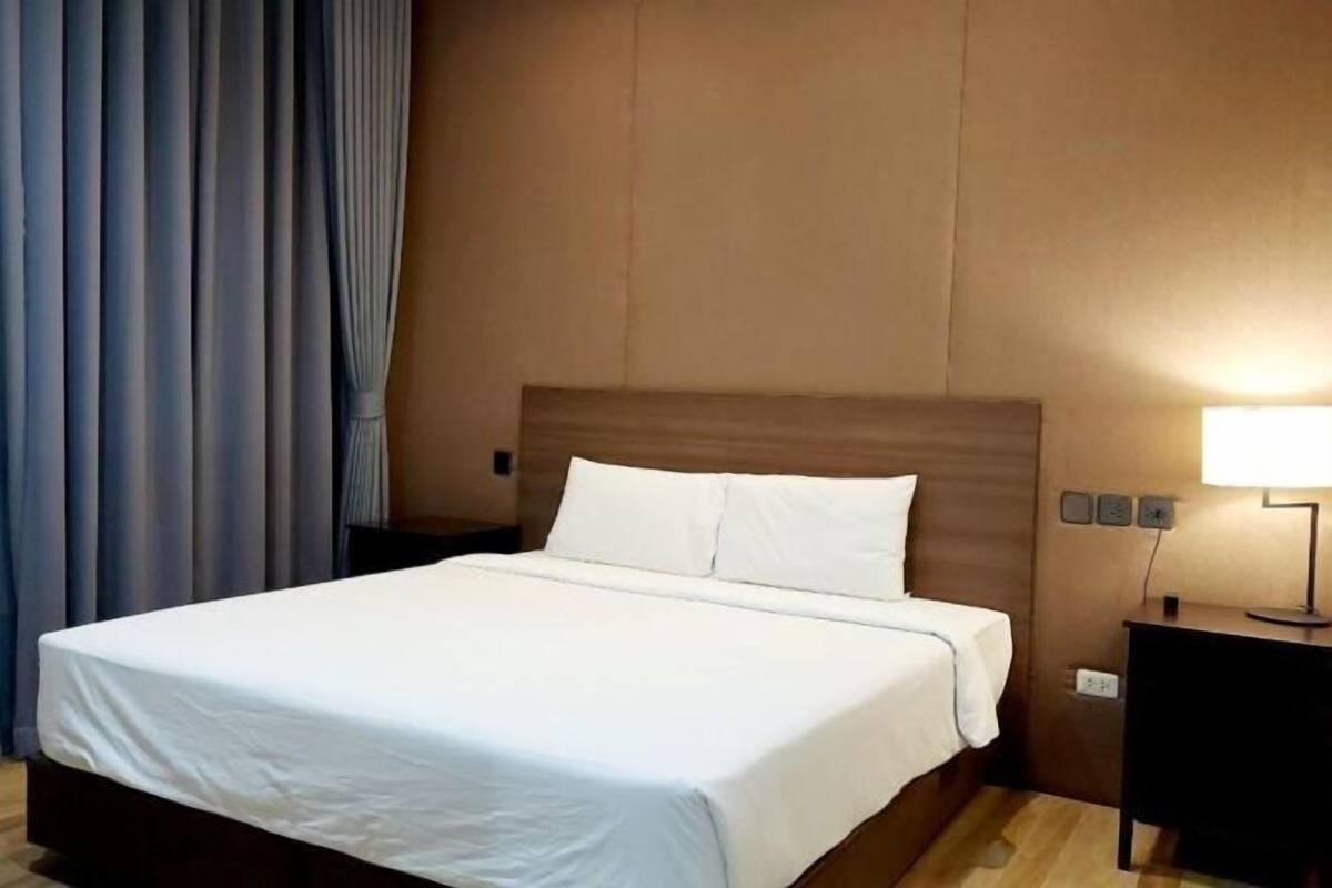 Caja de seguridad en la habitación y escritorio