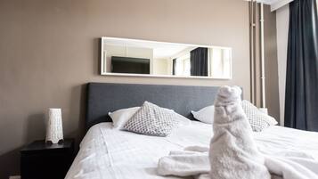 Double Room | Desk, iron/ironing board, rollaway beds, free WiFi