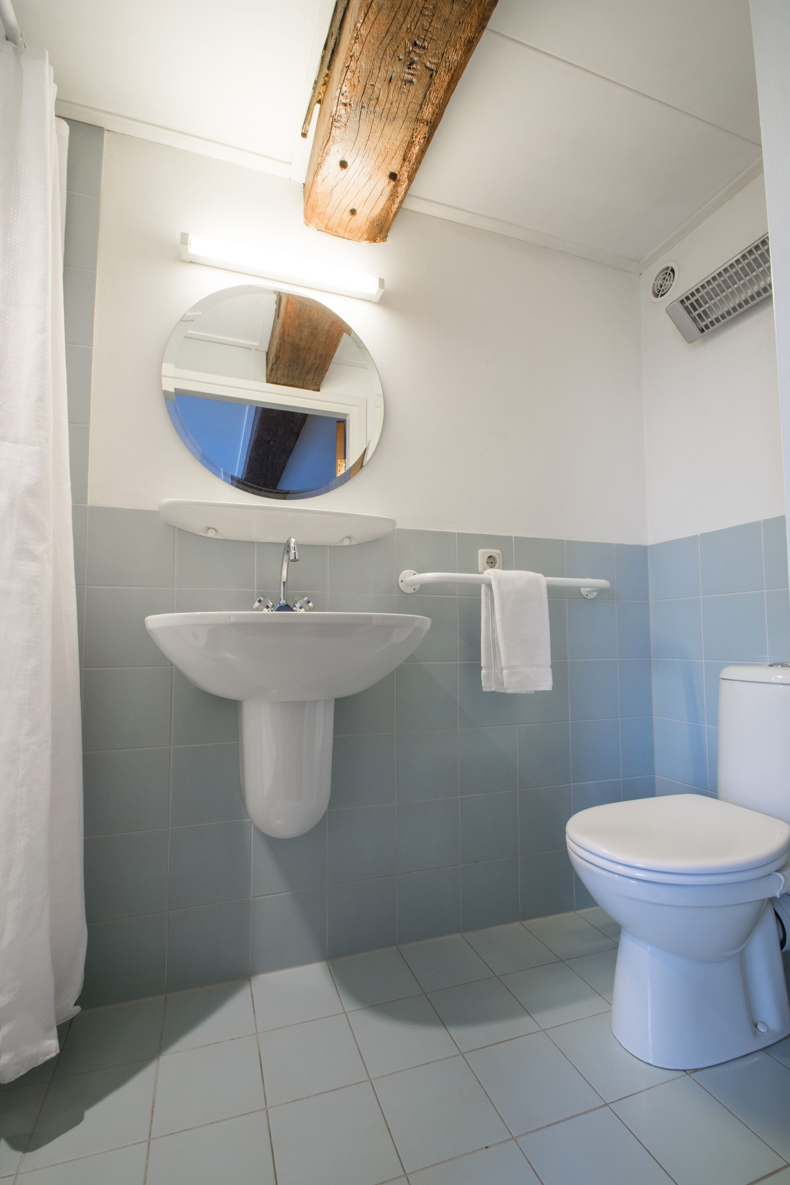 double room | bathroom | shower, free toiletries, hair dryer, towels