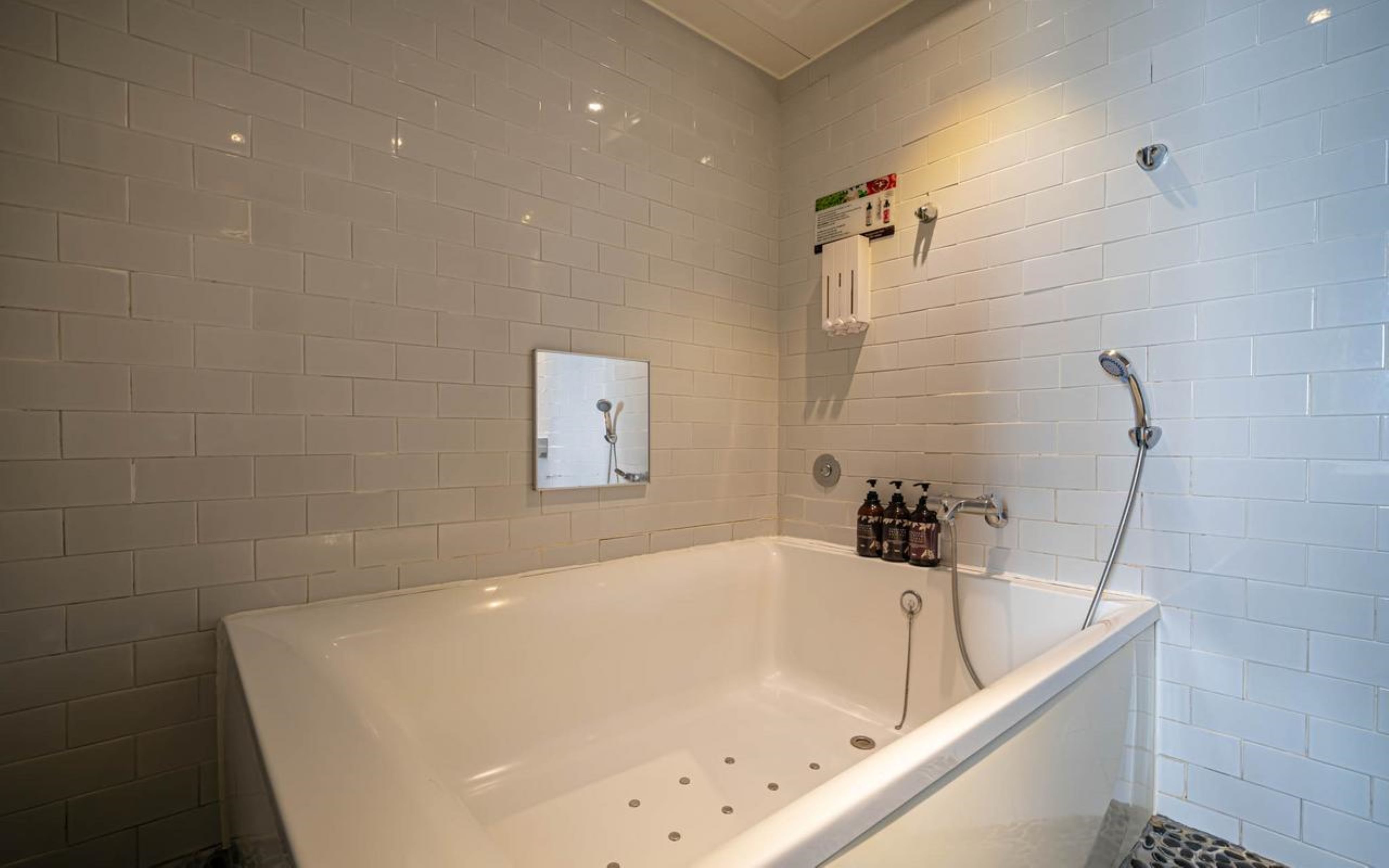 Premium Suite Double - Massage Chair | Private spa tub