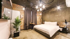 Premium Suite Double - Massage Bed | 高級寢具、書桌、遮光布/窗簾、隔音