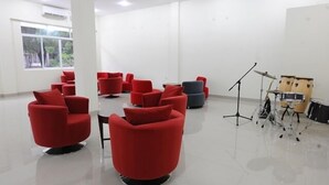 Lounge - Hotel Ritz Waku-Kungo (Waco Kungo)