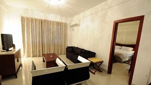 Junior Suite | Living area - Hotel Ritz Waku-Kungo (Waco Kungo)