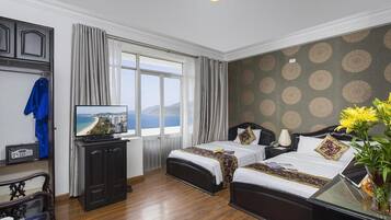 Minibar, in-room safe, free WiFi