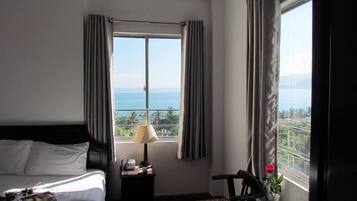 Minibar, in-room safe, free WiFi