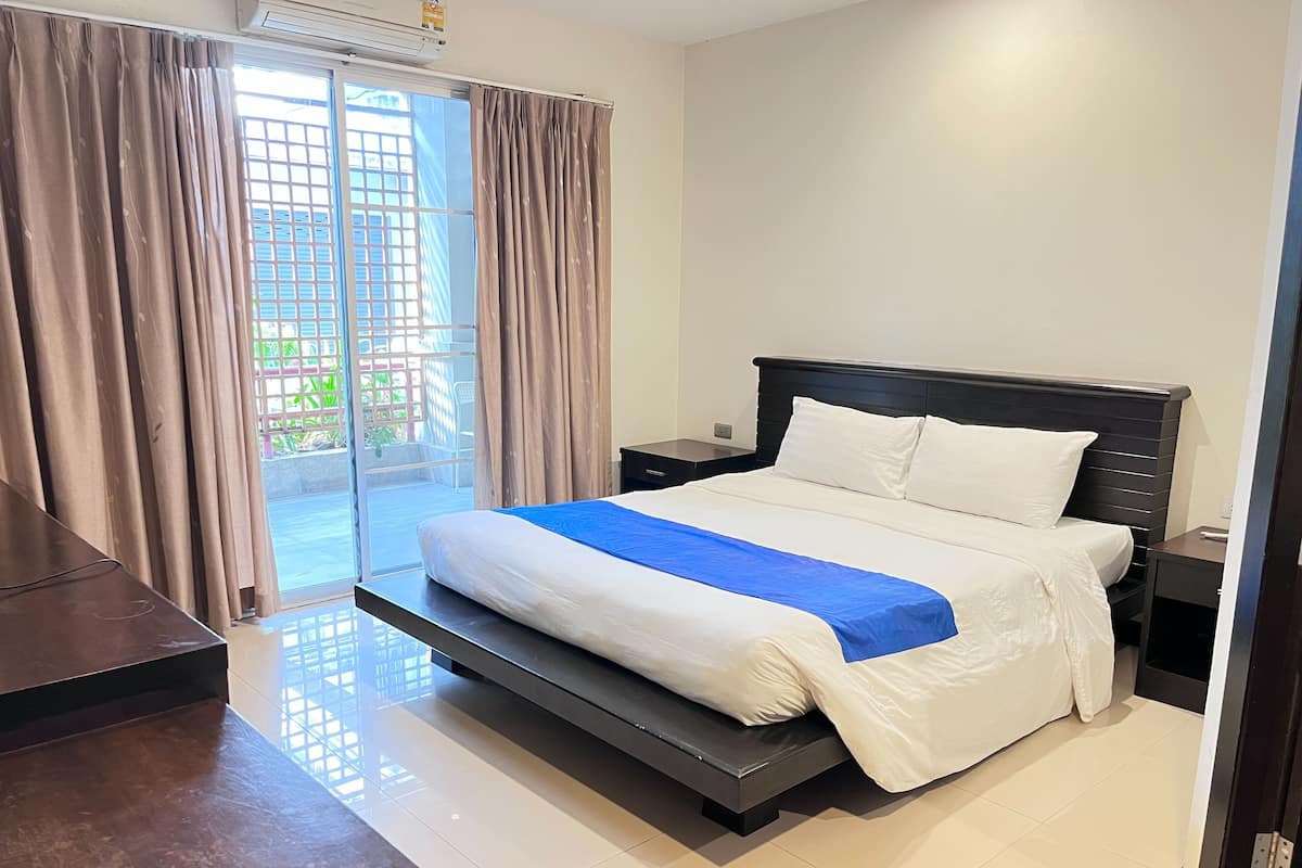 Standard Room, Private Bathroom | 책상, 침대 시트