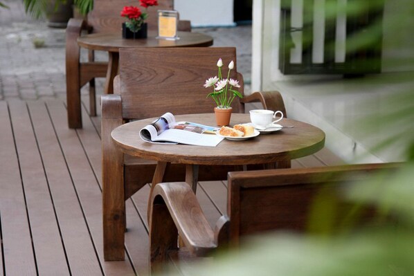 Terrace/patio - Lub Sbuy Hostel (Phuket)