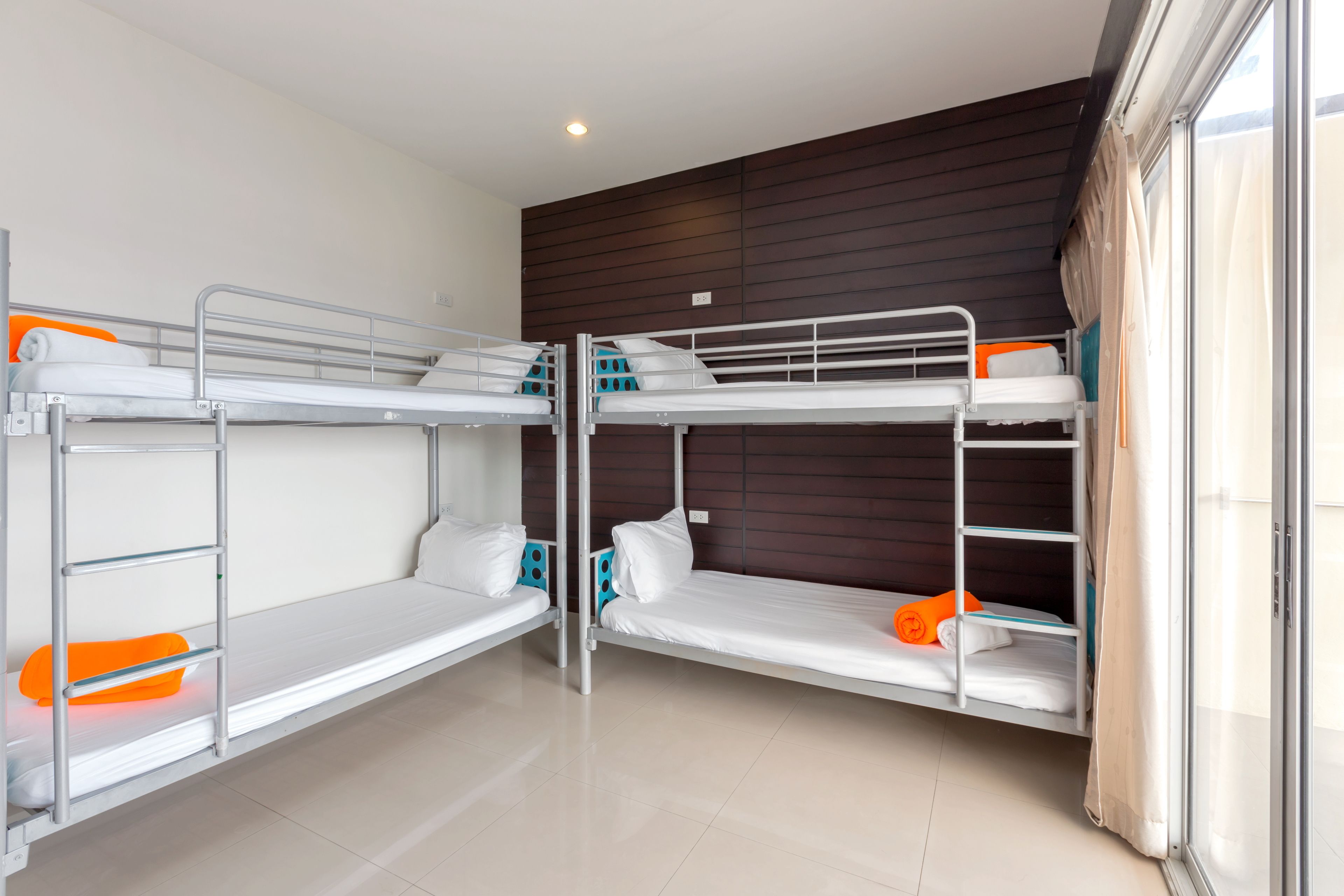 6 Beds Mixed Dormitory, Shared Bathroom | Desk, bed sheets