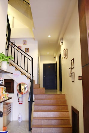 Staircase - Lub Sbuy Hostel (Phuket)