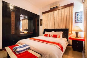 2 室のベッドルーム、高級寝具、セーフティボックス (室内)、デスク