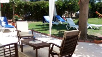 Breakfast, lunch, dinner served; Turkish cuisine