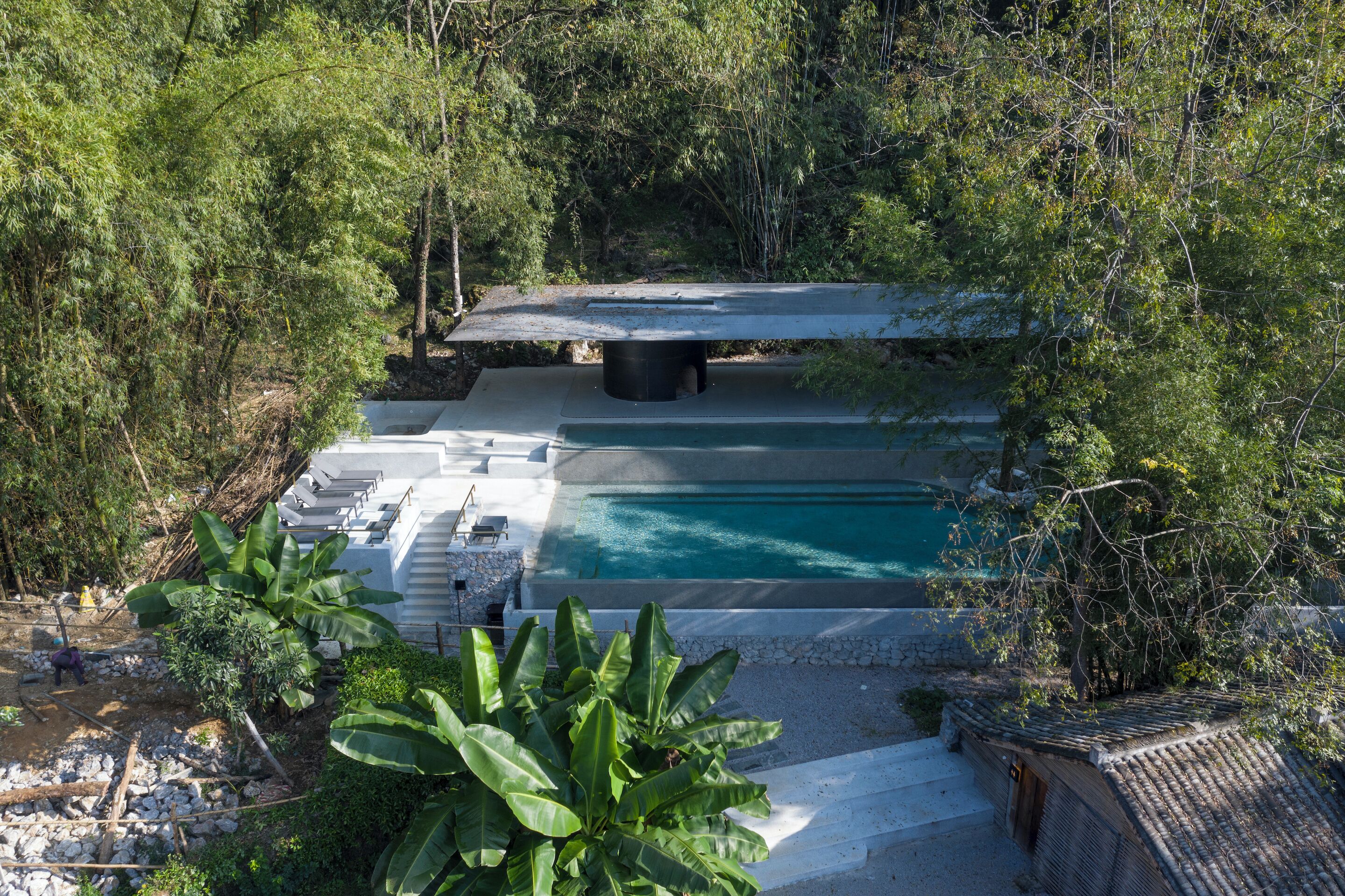 المنشأة من الخارج