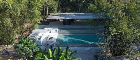 المنشأة من الخارج