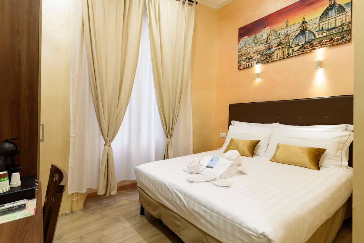 Double Room, Private Bathroom | Desk, WiFi (free), individually decorated, individually furnished