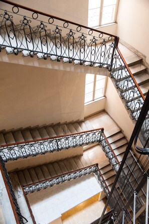 Staircase - Trinity Luxury Rooms (Rome)