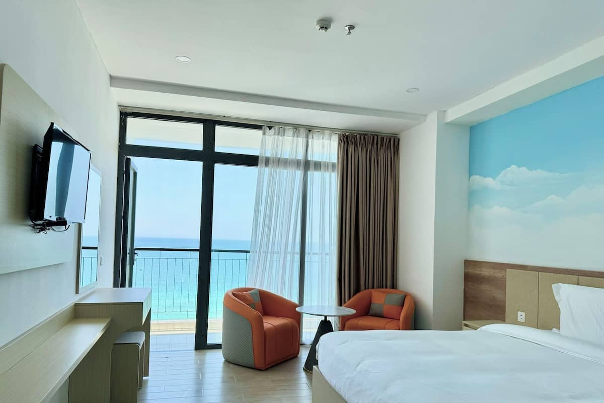 Executive Single Room, Balcony, Ocean View | 1 bedroom, minibar, in-room safe, desk