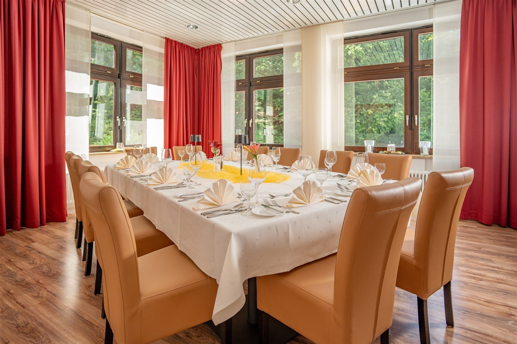 Breakfast and dinner served, German cuisine