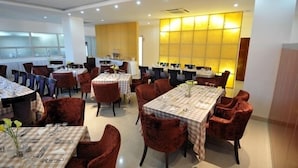 Unclassified image, 4 of 21, button - Hotel Ritz Aanisa (Calulo)