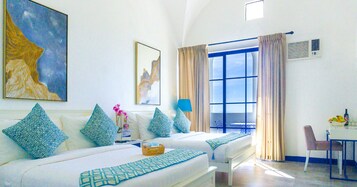 Family Room | In-room safe, desk, free WiFi, bed sheets