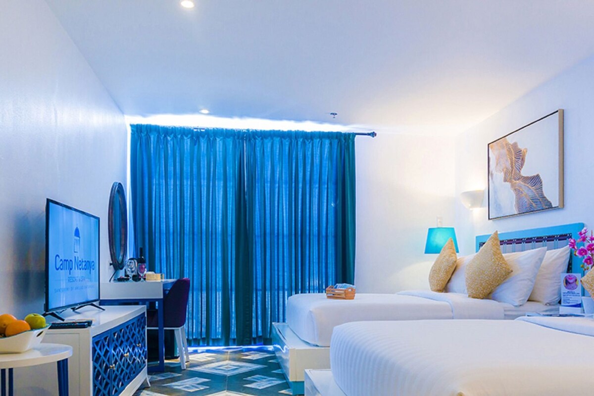 In-room safe, desk, WiFi (free), bed sheets