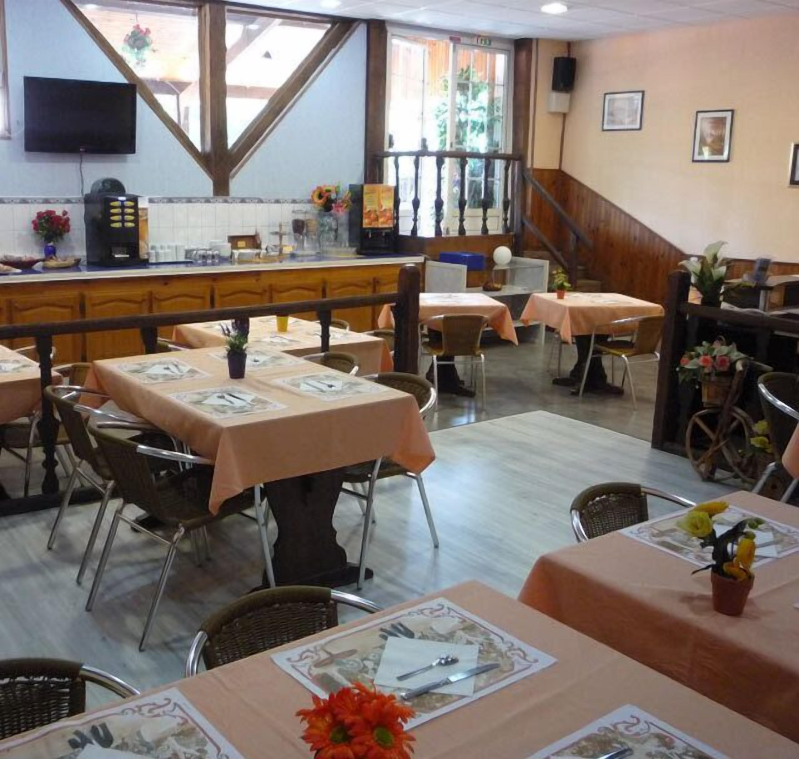 breakfast, lunch, dinner served; french cuisine