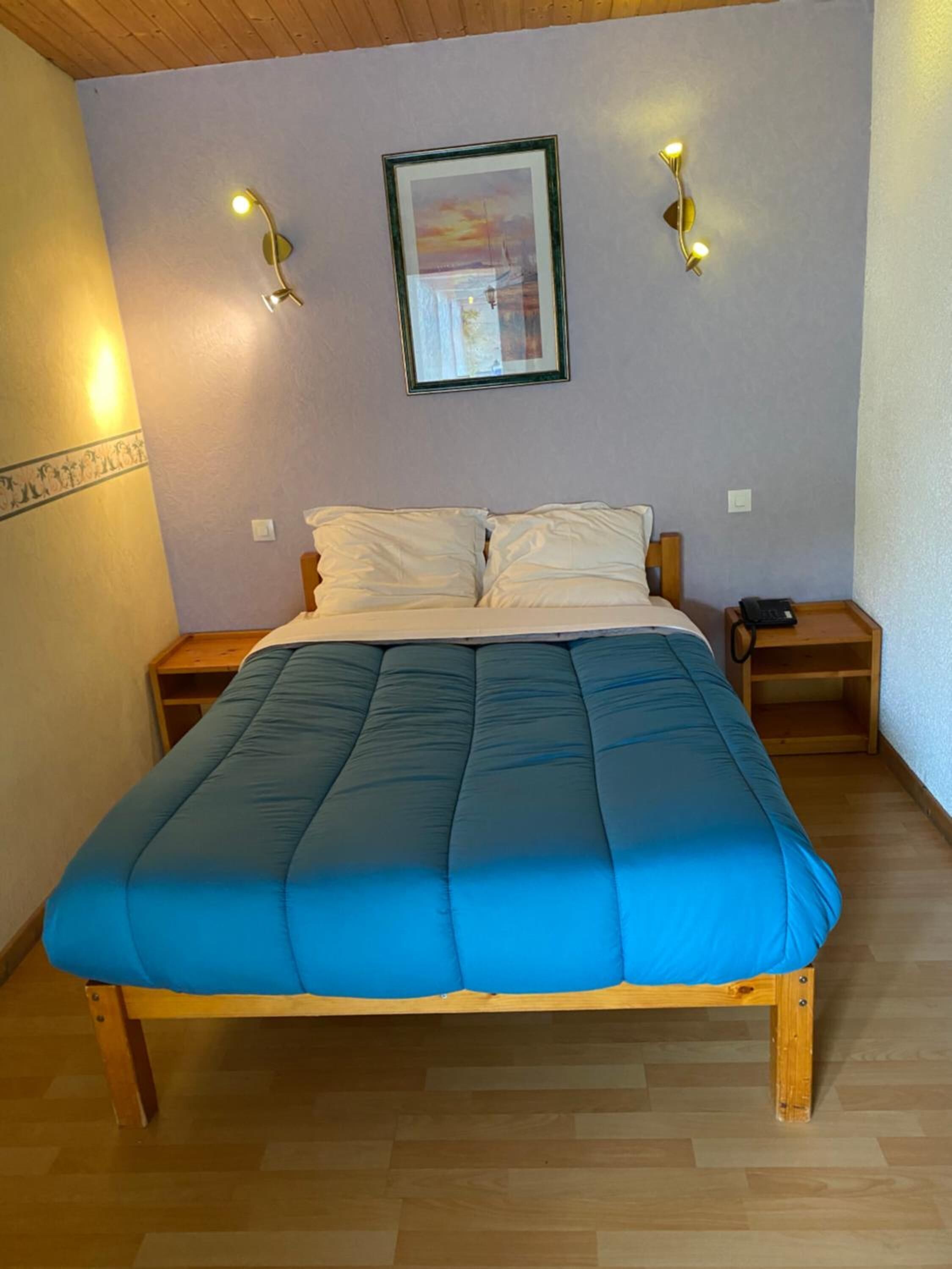 in-room safe, desk, soundproofing, free wifi