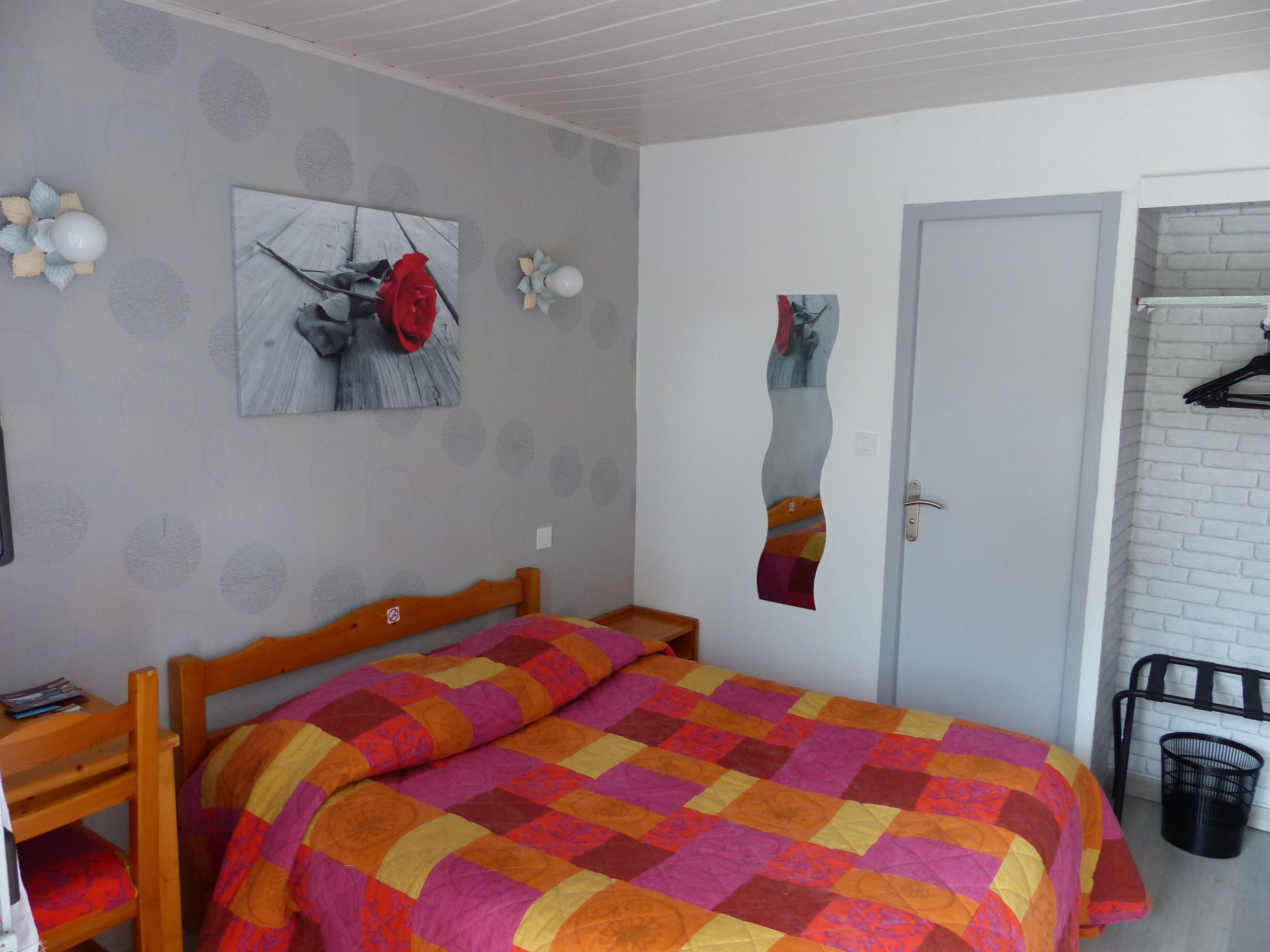 in-room safe, desk, soundproofing, free wifi