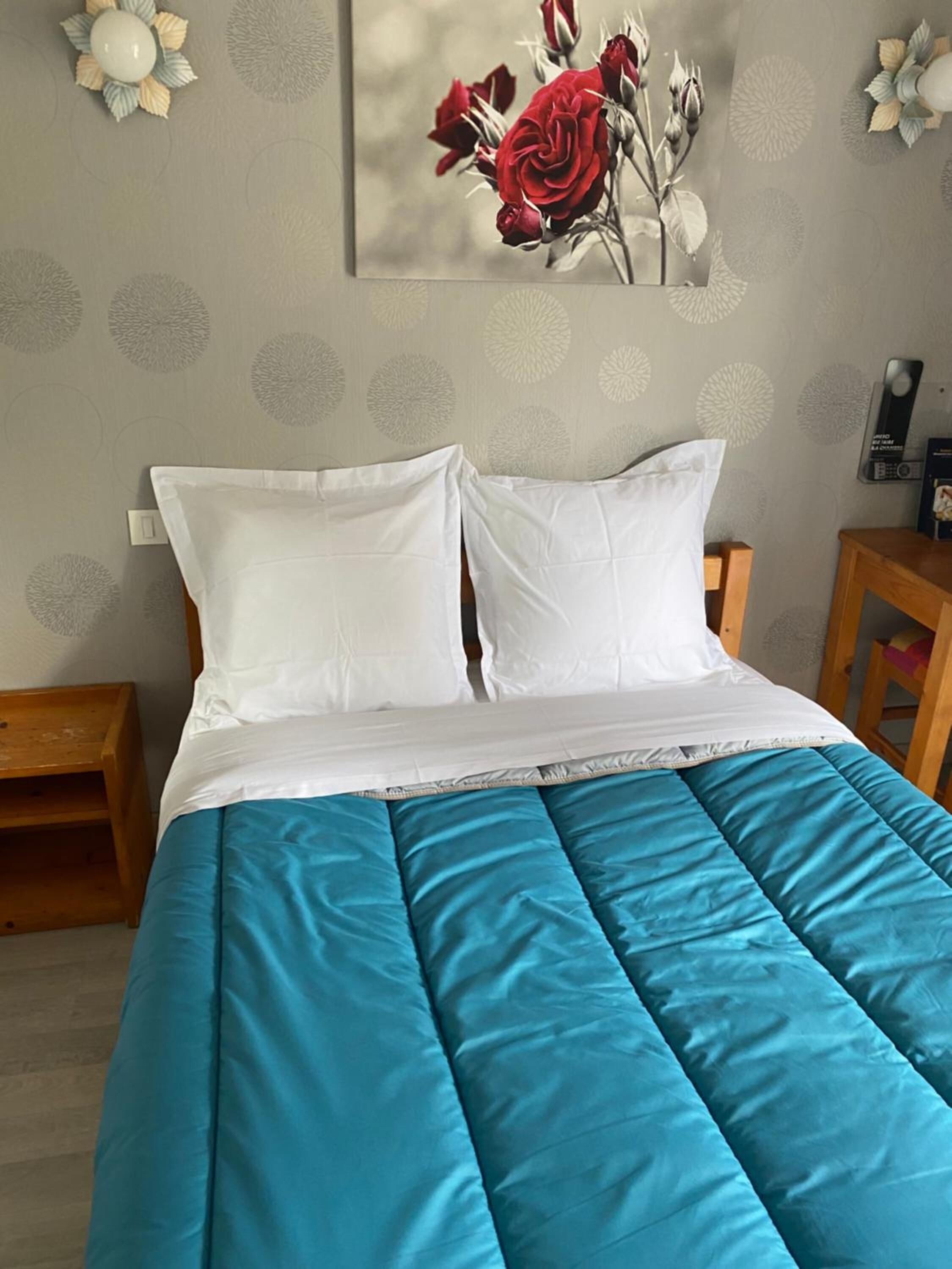 in-room safe, desk, soundproofing, free wifi