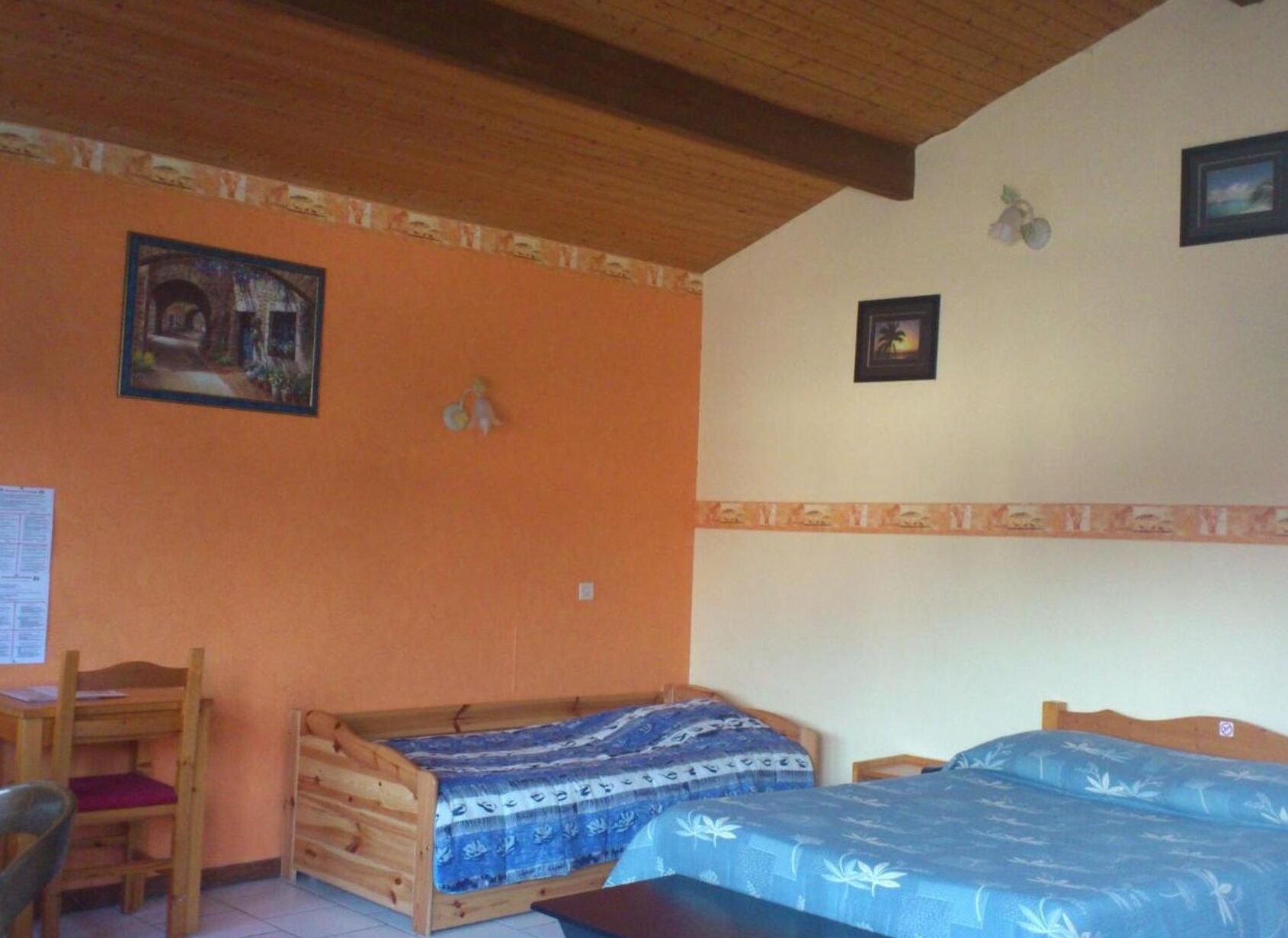 in-room safe, desk, soundproofing, free wifi