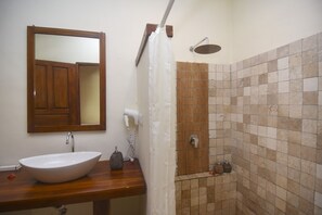 Junior-Studiosuite, 1 King-Bett, Poolzugang | Badezimmer